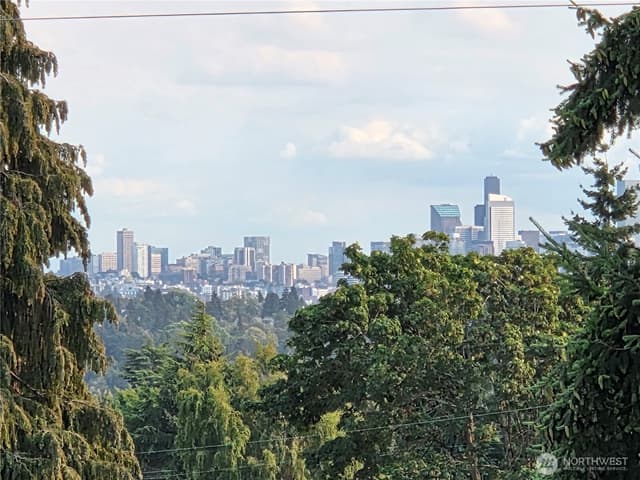 Property photo for 902 N 86th Street, Seattle photo 4