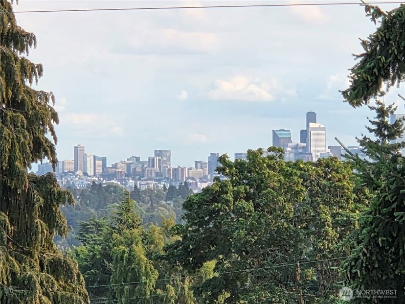 Property photo for 902 N 86th Street, Seattle photo 4