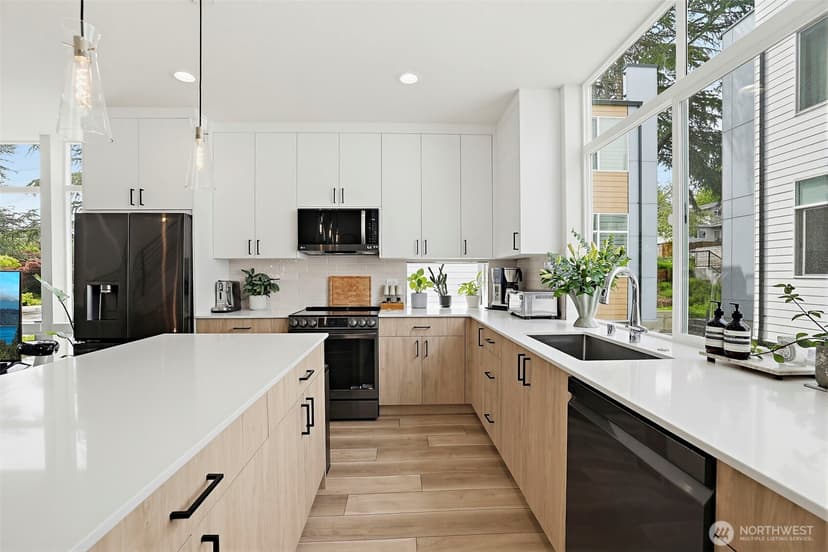 Property photo for 902 N 86th Street, Seattle photo 10