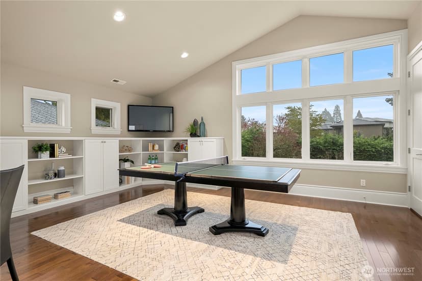 Property photo for 10021 NE 16th Place, Bellevue photo 32