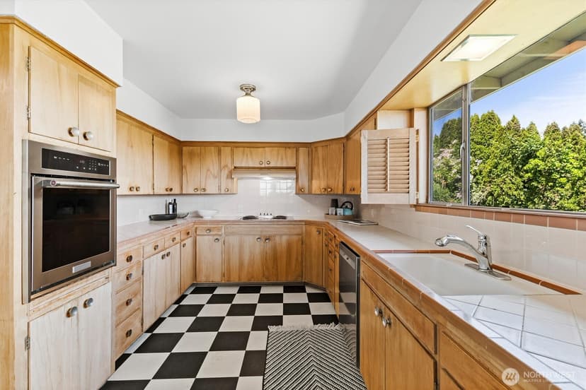 Property photo for 18014 58th Ave NE, Kenmore photo 13