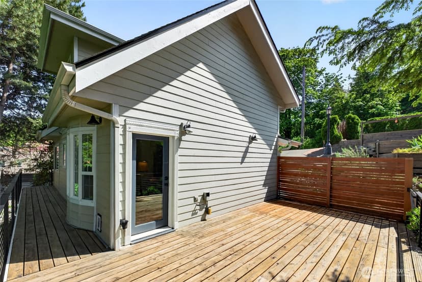 Property photo for 917 N Park Drive, Tacoma photo 4