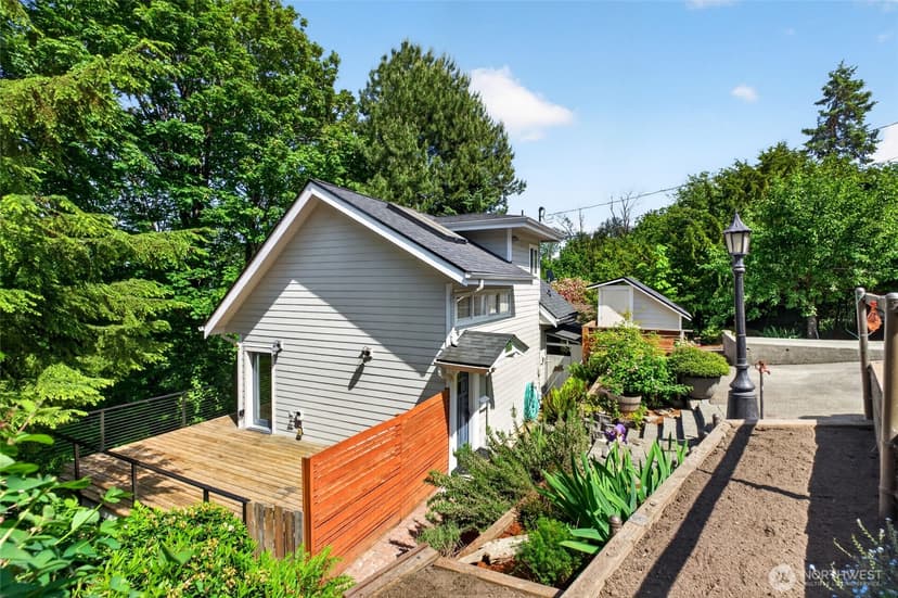 Property photo for 917 N Park Drive, Tacoma photo 3