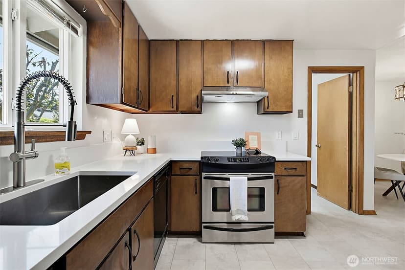 Property photo for 1410 SW 149th Street, Burien photo 9