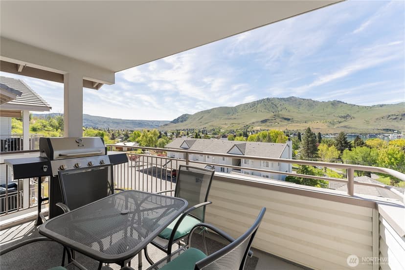 Property photo for 808 W Manson Highway #C303, Chelan photo 2