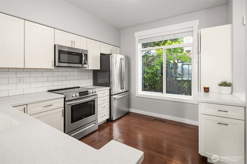 Property photo for 23300 SE Black Nugget Road #M2, Issaquah photo 8