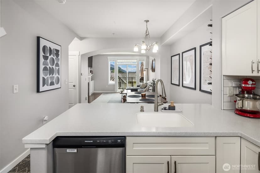 Property photo for 23300 SE Black Nugget Road #M2, Issaquah photo 10