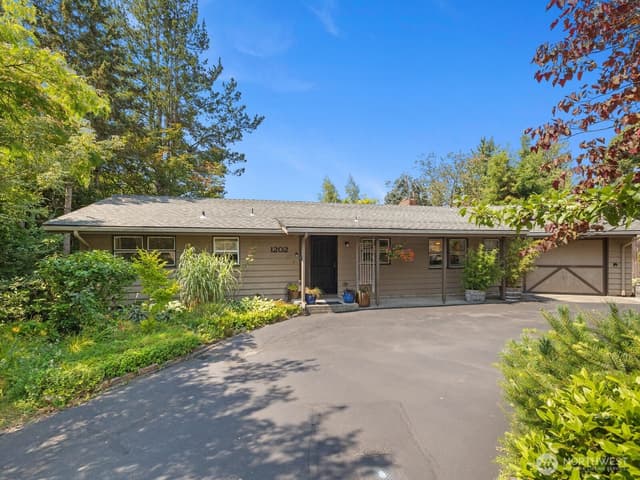 Property photo for 1202 Pine Avenue, Snohomish photo 2