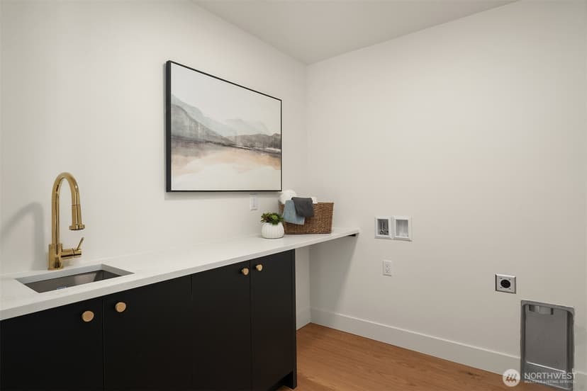 Property photo for 6913 30th Avenue NW, Seattle photo 31