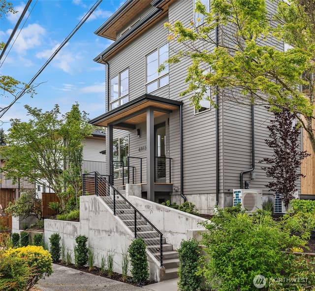 Property photo for 6913 30th Avenue NW, Seattle photo 2