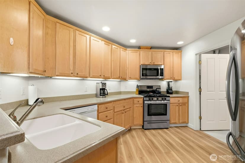Property photo for 8500 Main Street #F312, Edmonds photo 10