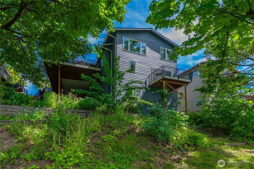 Property photo for 5643 16th Avenue SW, Seattle photo 2
