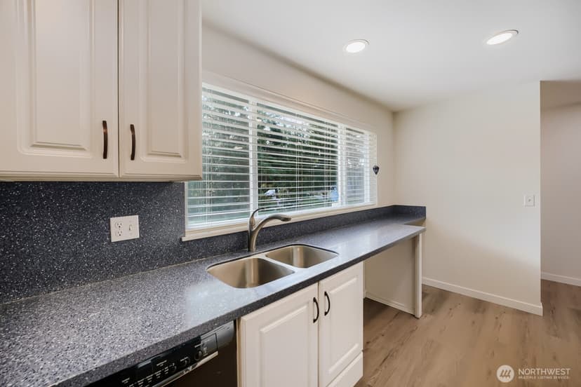 Property photo for 32424 10th Place S, Federal Way photo 9