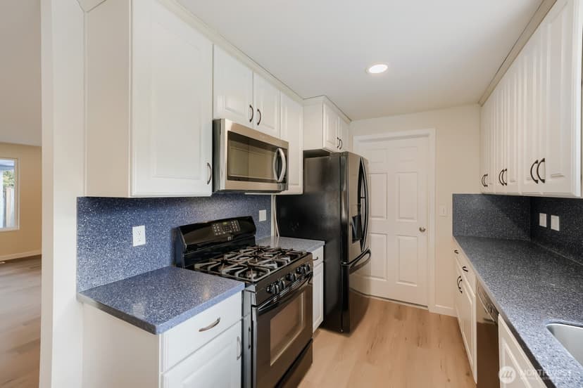 Property photo for 32424 10th Place S, Federal Way photo 7