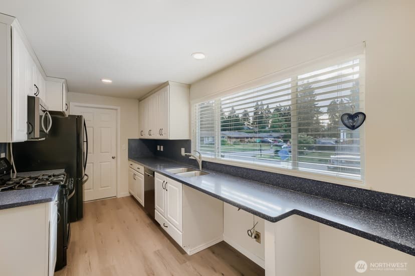 Property photo for 32424 10th Place S, Federal Way photo 8