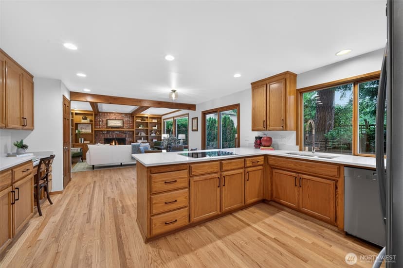 Property photo for 12610 NE 68th Place, Kirkland photo 19