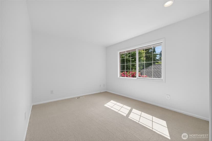 Property photo for 12610 NE 68th Place, Kirkland photo 26
