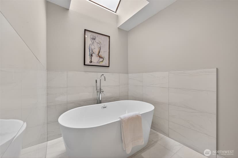 Property photo for 12610 NE 68th Place, Kirkland photo 25