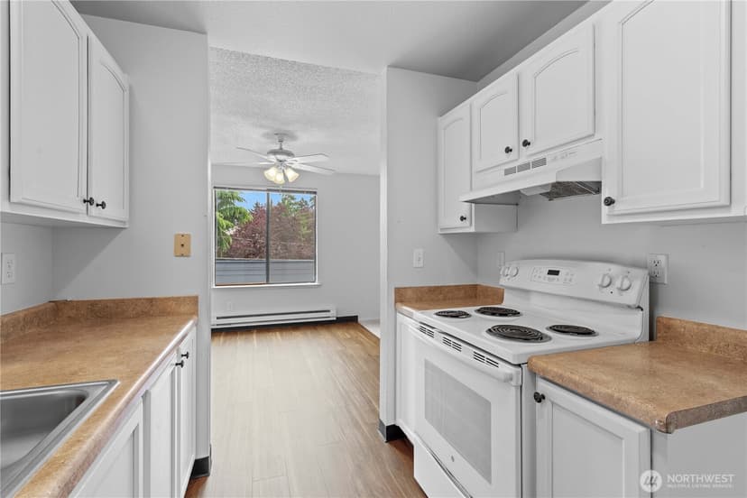 Property photo for 1832 S 330th Street #D, Federal Way photo 9