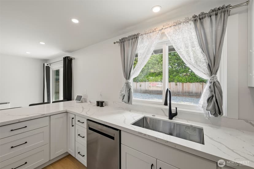 Property photo for 2331 S 251st Street, Kent photo 12