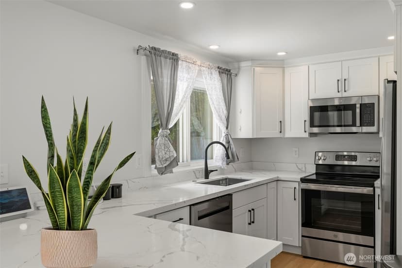 Property photo for 2331 S 251st Street, Kent photo 17