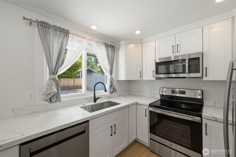 Property photo for 2331 S 251st Street, Kent photo 11
