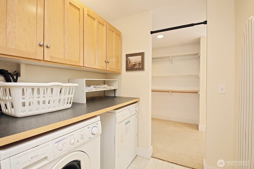 Property photo for 301 Noblecliff Place, Langley photo 26