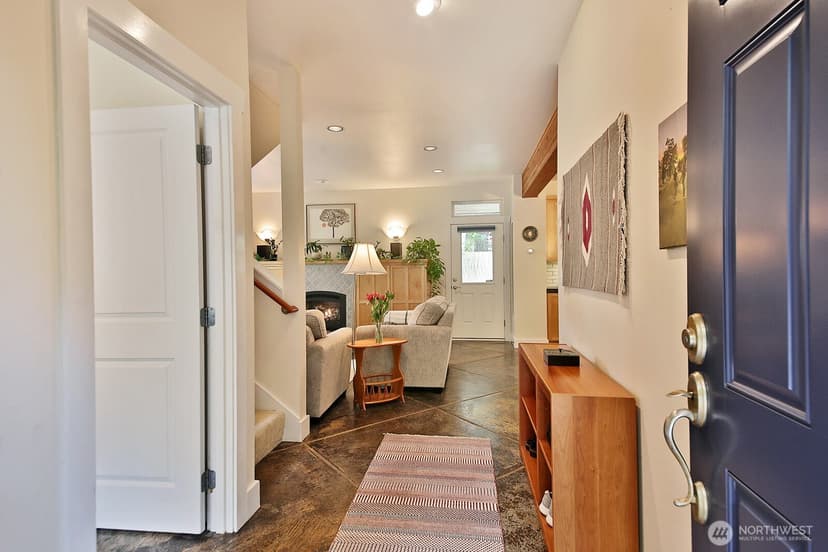 Property photo for 301 Noblecliff Place, Langley photo 3