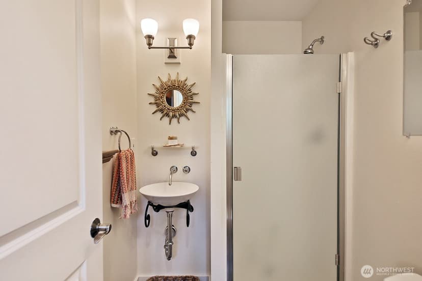 Property photo for 301 Noblecliff Place, Langley photo 16