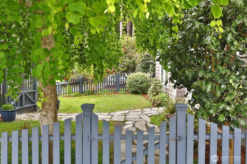 Property photo for 301 Noblecliff Place, Langley photo 34