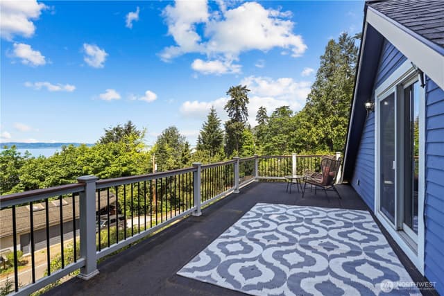 Property photo for 15930 Maplewild Avenue SW, Burien photo 4