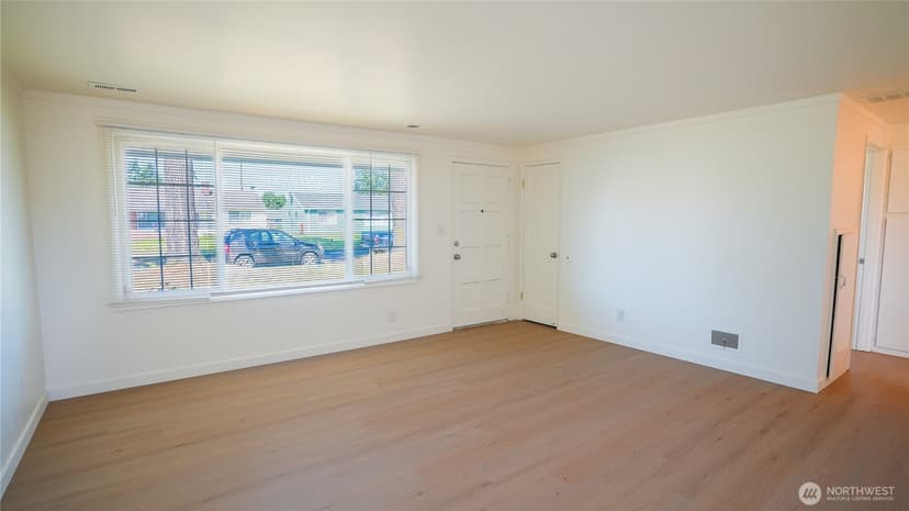 Property photo for 10605 Freiday Street SW, Lakewood photo 5