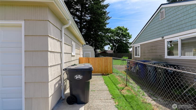 Property photo for 10605 Freiday Street SW, Lakewood photo 21