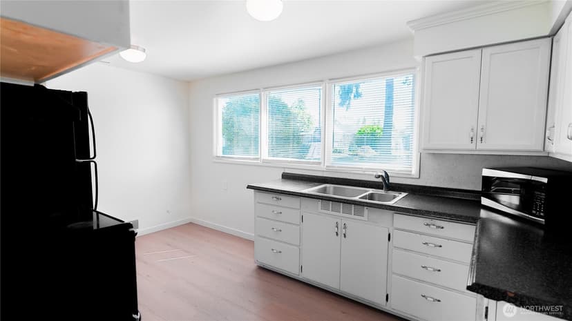 Property photo for 10605 Freiday Street SW, Lakewood photo 11