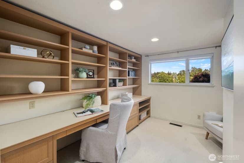Property photo for 8433 221st Place SW, Edmonds photo 12