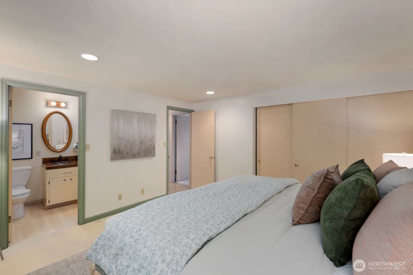 Property photo for 8433 221st Place SW, Edmonds photo 17