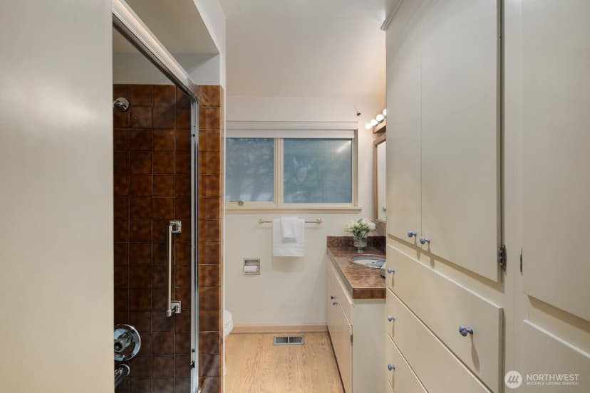 Property photo for 8433 221st Place SW, Edmonds photo 15