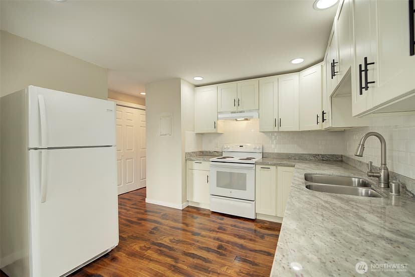 Property photo for 9840 NE 116th Street #4, Kirkland photo 4