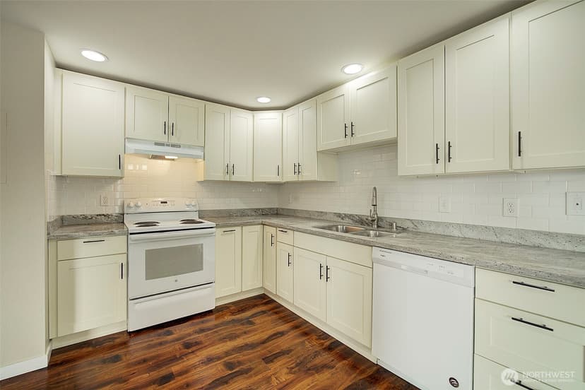 Property photo for 9840 NE 116th Street #4, Kirkland photo 5