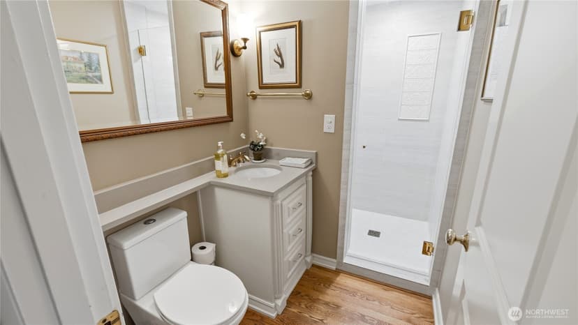 Property photo for 10506 Robin Hood Drive, Edmonds photo 8
