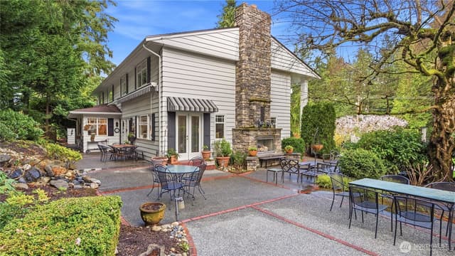 Property photo for 10506 Robin Hood Drive, Edmonds photo 2