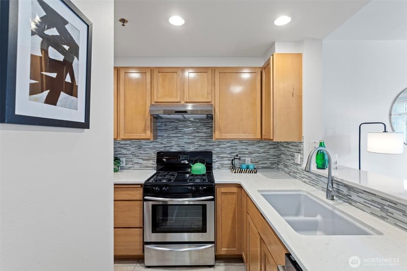 Property photo for 2801 1st Avenue #612, Seattle photo 12