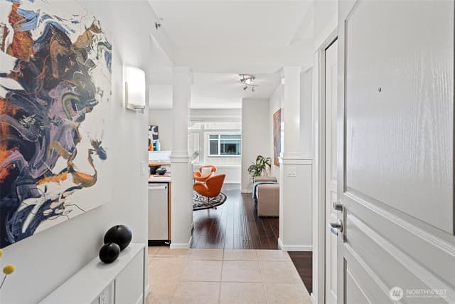 Property photo for 2801 1st Avenue #612, Seattle photo 3