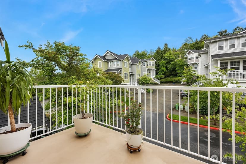 Property photo for 1601 NE Katsura Street #103, Issaquah photo 20