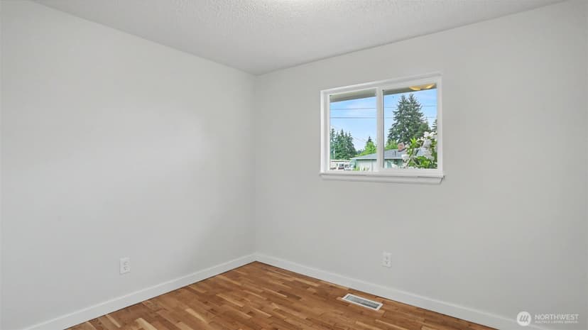 Property photo for 13920 10th Avenue E, Tacoma photo 16