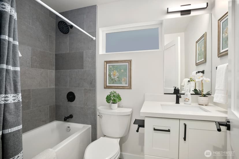Property photo for 1523 B 17th Avenue S, Seattle photo 12