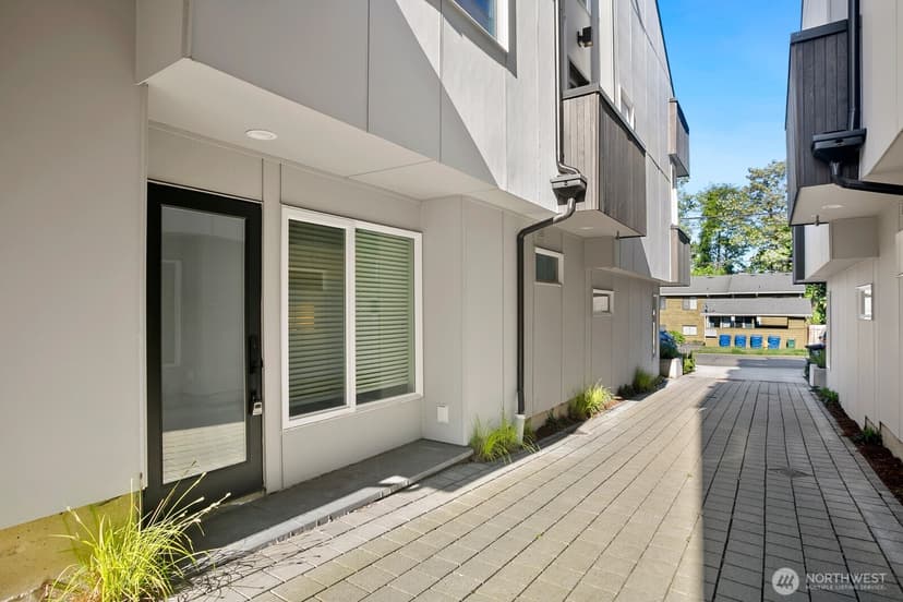 Property photo for 1523 B 17th Avenue S, Seattle photo 15