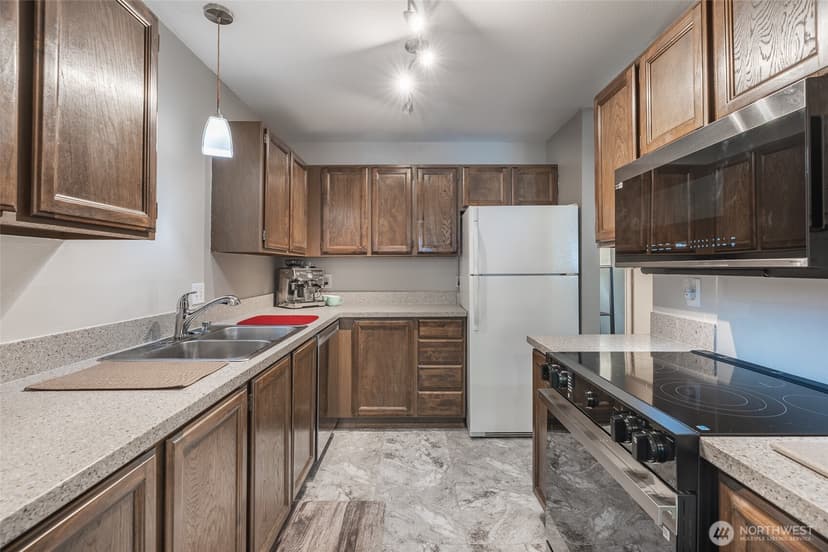 Property photo for 1820 330th Street S #D, Federal Way photo 8