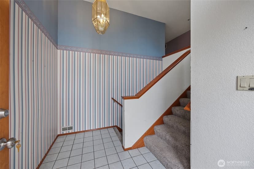 Property photo for 24036 23rd Avenue S, Des Moines photo 3