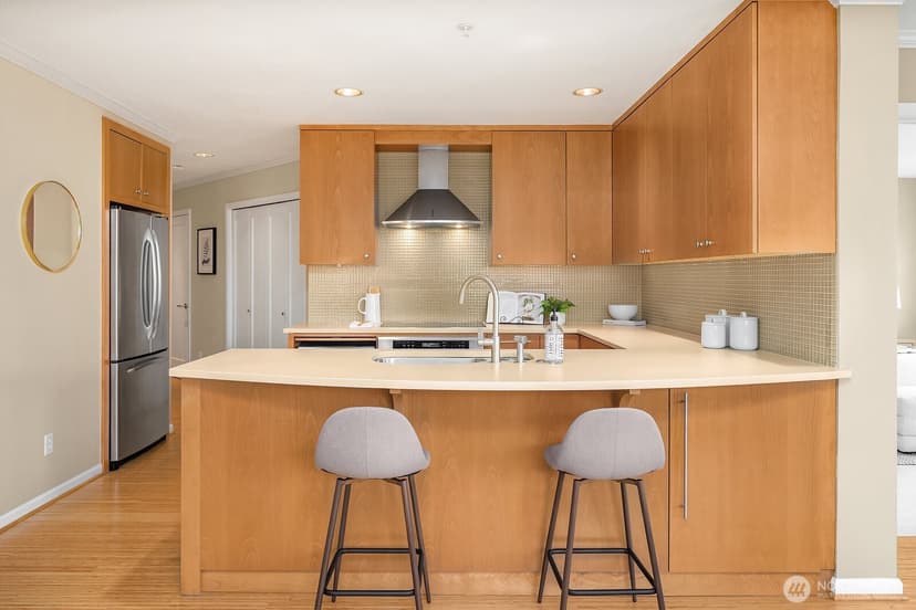 Property photo for 1417 Queen Anne Avenue N #212, Seattle photo 10